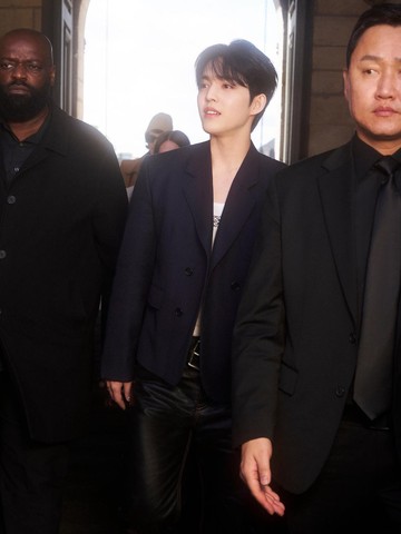 img-title Ada S.Coups SEVENTEEN hingga Johnny NCT, 9 Idol K-Pop Pria Ini Unjuk Pesona di Paris Fashion Week 2024