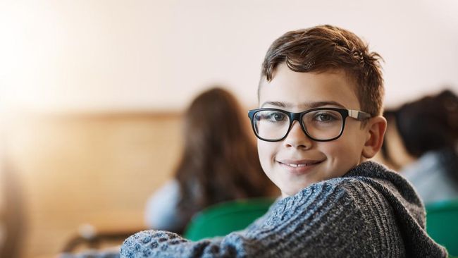 Penting bagi orang tua mengenali ciri anak yang memiliki EQ tinggi. Kecerdasan emosional ini bisa dilatih sejak dini.