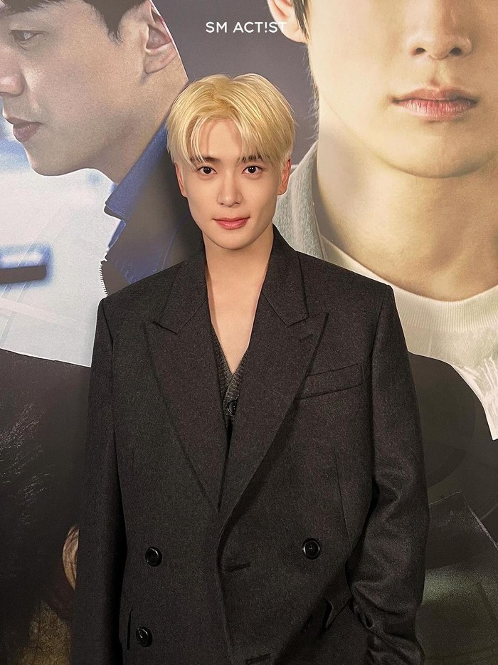 Baru-baru ini, Jaehyun NCT tampil memesona saat menghadiri premier film bertajuk You Will Die in 6 Hours yang dibintanginya bersama Park Ju Hyun./ Foto: instagram.com/sm_actist