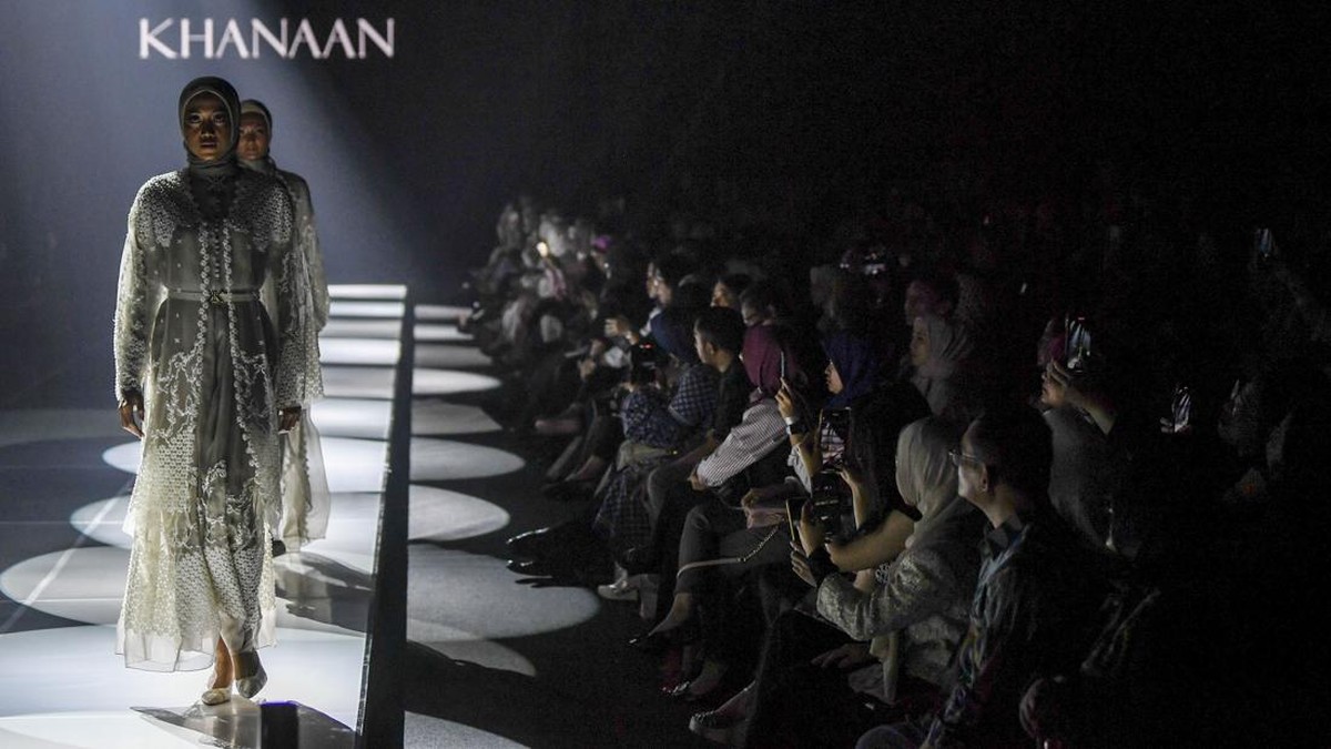 FOTO: Kemilau Jakarta Muslim Fashion Week 2025
