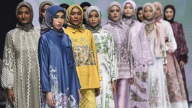 FOTO: Kemilau Jakarta Muslim Fashion Week 2025