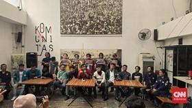 Massa Mahasiswa Mengaku Diadang Aparat saat Mau Demo Jokowi di DPR
