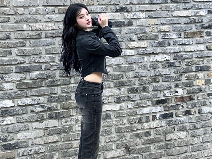 Meskipun jadi yang termuda di grup, Athena merupakan anak tertua di keluarganya / foto: x.com/we_fiftyfifty