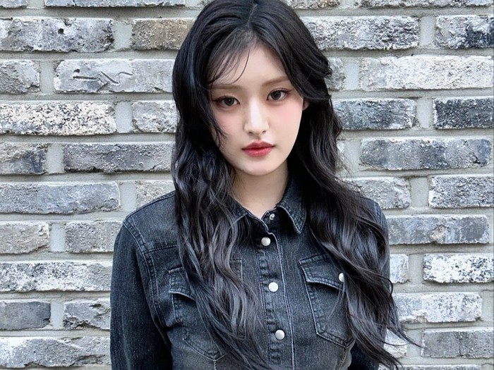 Punya visual unik, Athena langsung menarik perhatian netizen Korea di hari debutnya bersama FIFTY FIFTY / foto: x.com/we_fiftyfifty