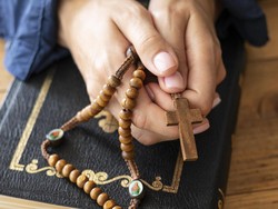 Susunan Doa Rosario Hari Minggu, 4 Mei 2025: Peristiwa Mulia