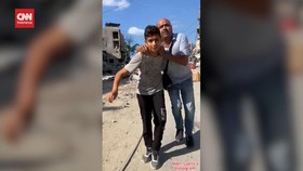 VIDEO: Momen Warga Yang Sedang Mengungsi Ditembak Drone Israel