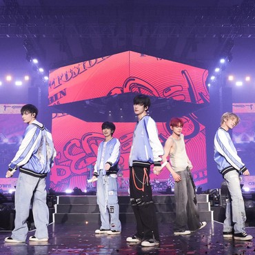 Ikon Gen Z TOMORROW X TOGETHER Guncang Jakarta dengan Konser 'ACT: PROMISE'