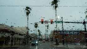 FOTO: Warga Florida AS Bersiaga Hadapi Badai Ganas Milton