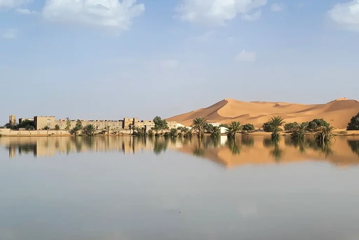 Air membanjiri Gurun Sahara dan mengisi danau yang sudah setengah abad kering.