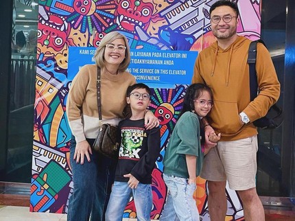 5 Anak Seleb Gunakan Kacamata Sejak Kecil