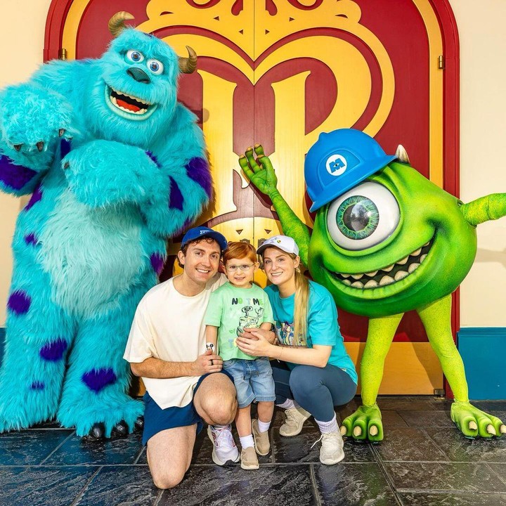 <p>Putra penyanyi ternama Meghan Trainor, Riley Sabara, memakai kacamata sejak kecil karena tidak bisa melihat dengan jelas. Ketika pertama kali mendapatkan kacamata, Riley terlihat sangat bahagia, Bunda. "Bayi manis Riley mendapatkan kacamatanya," tulis Meghan. (Foto: Instagram: @meghantrainor)</p>