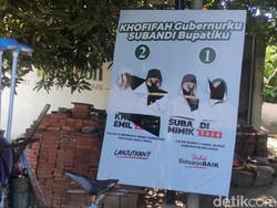 Baliho Khofifah-Emil dan Subandi-Mimik Dirusak OTK di Sidoarjo