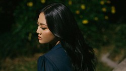 Clara Riva Ceritakan Proses Menulis Single 'Coba Waras'