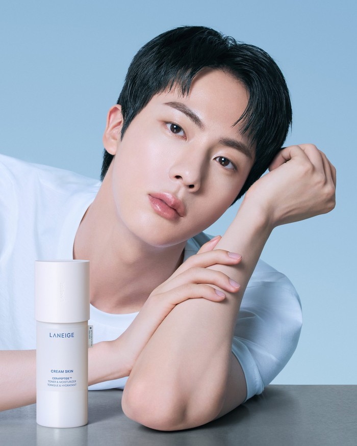 Kabar gembira kembali datang dari si ‘Worldwide Handsome’. Pasalnya, idol K-Pop yang akan genap berusia 32 tahun pada 4 Desember 2024 mendatang ini resmi terpilih menjadi Brand Ambassador Laneige, beauty brand asal Korea Selatan./ Foto: x.com/laneigeth