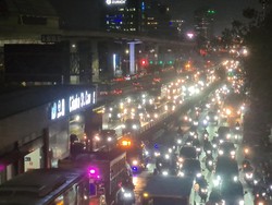 Ada Proyek Galian di Jalan MT Haryono, Lalin Arah Cawang Macet
