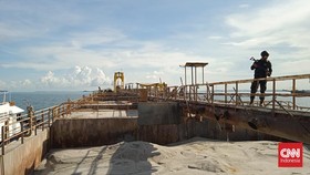 Kapal Asing Raksasa Penyedot Pasir Laut Ditangkap di Batam