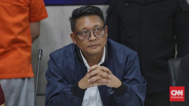Kapolri menunjuk Brigjen Amur Chandra Juli Buana sebagai Kepala Divisi Hubungan Internasional (Kadivhubinter) Polri menggantikan Irjen Krishna Murti.