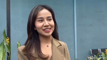 img-title Fokus Selesaikan Pendidikan, Mayang Ngaku Dilarang Pacaran oleh Doddy Sudrajat