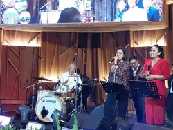 Jelang Purnatugas, Basuki-Sri Mulyani Duet Lagu Menghitung Hari