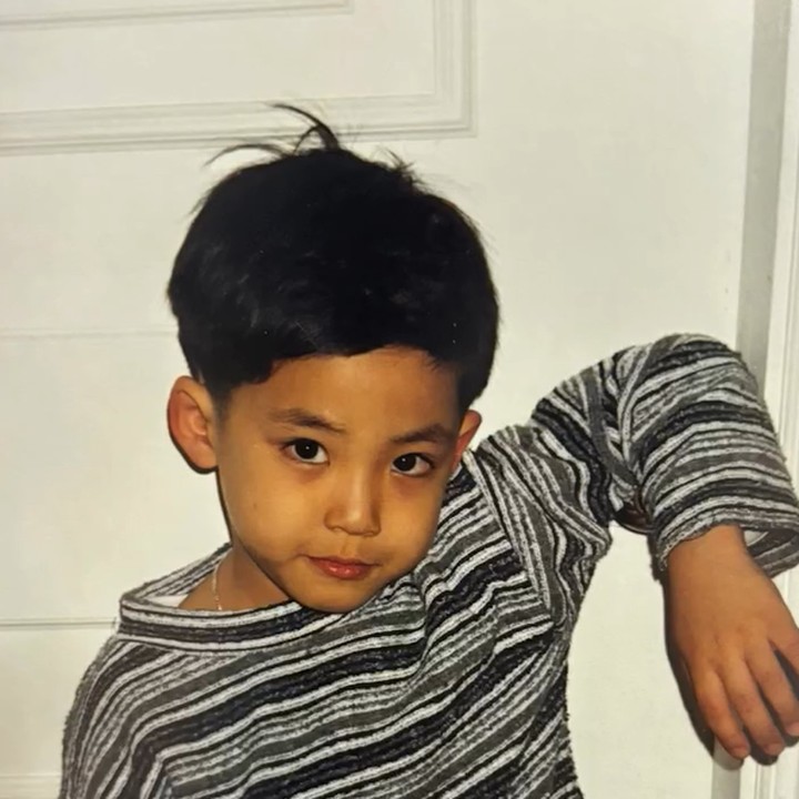 <p>Kim Mingyu baru-baru ini membagikan potret masa kecilnya. Personel boyband SEVENTEEN itu juga memperlihatkan sosok kedua orang tuanya, Bunda. (Foto: Instagram @min9yu_k)</p>