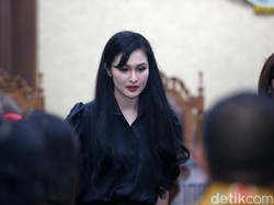 Ups! Hakim Salah Panggil Sandra Dewi Jadi Dewi Sandra