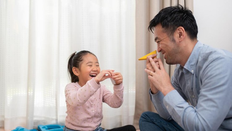 Peran ayah dalam perkembangan anak Peran ayah dalam perkembangan anak