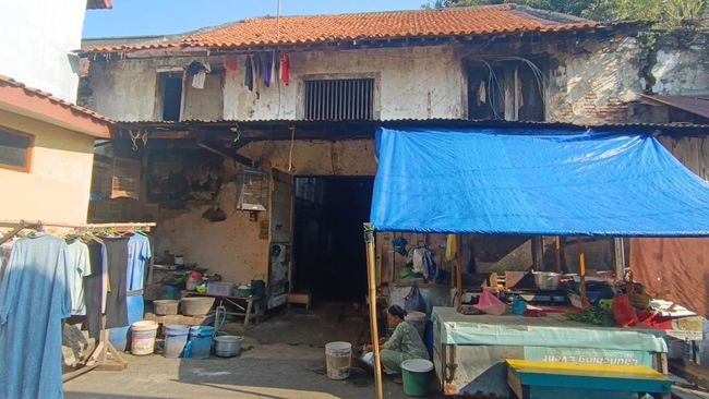 Para penghuni Pondok Boro di Semarang dibebankan biaya Rp120 ribu per bulan, artinya mereka hanya perlu membayar sekitar Rp4 ribu per hari.
