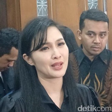 Tak Minta Suami, Sandra Dewi Tegas Penuhi Kebutuhan Pribadi dari Uang Sendiri