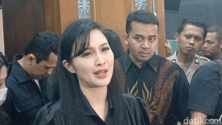 sandra dewi