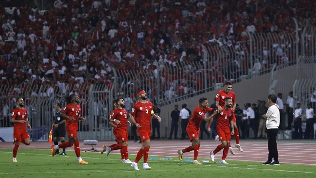 Duta Besar Bahrain, Ahmed Abdulla, mengaku mendapatkan kehangatan selama hidup di Indonesia. Kondisi itu jadi penenang jelang laga Timnas Indonesia vs Bahrain.