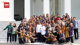 VIDEO: Momen Jokowi & Iriana Pamitan ke Pegawai Istana Presiden