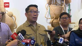 VIDEO: Ridwan Kamil Jual Lukisan Demi Tambah Baliho Kampanye