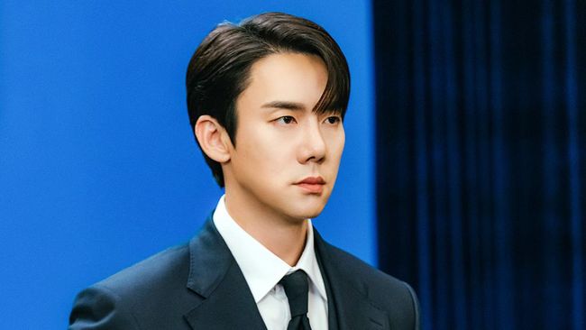 Potret Yoo Yeon Seok Pemeran Jubir Kepresidenan di When The Phone Rings ...