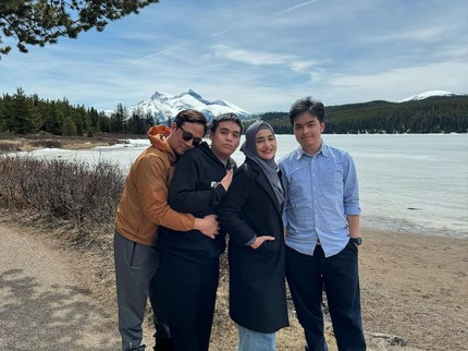 7 Potret Kehidupan Cindy Fatikasari & Tengku Firmansyah di Kanada, Temani Anak Kembarnya