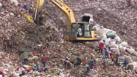 Cnn Indonesia In-depth Eps TERJEBAK PUSARAN SAMPAH IMPOR