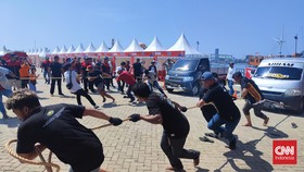 Warga Makassar Kumpul di Tugu Komodo Ada Apa?