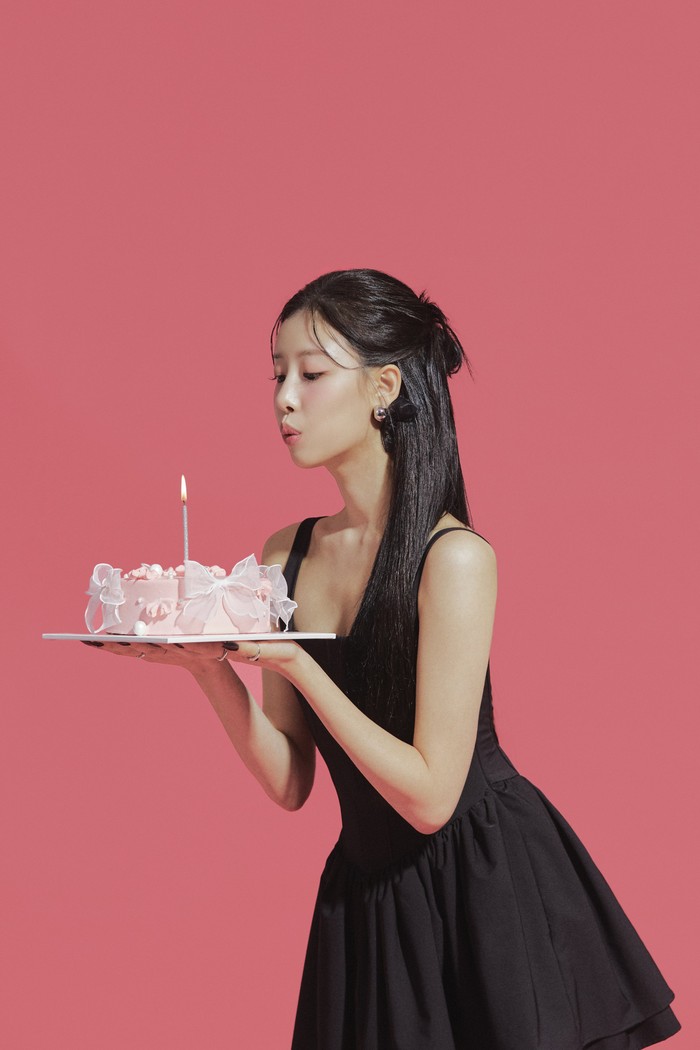 Idol K-Pop yang lahir di Yeosu-si, Jeollanam-do, Korea Selatan ini memegang posisi vokalis utama di grup lamanya tersebut. Banyak yang sudah rindu dengan suara indah Sio lantaran ia sudah lama tidak tampil di atas panggung. / Foto: x.com/MASSIVE_ENC