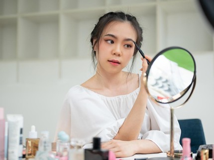 10 Rekomendasi Pensil Alis Waterproof Terbaik yang Tahan Lama, Cocok untuk Kulit Berminyak