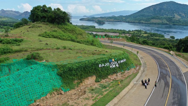 Pembangunan infrastruktur dan UMKM memberikan kontribusi tersendiri bagi pertumbuhan ekonomi di daerah dan menciptakan daya saing.