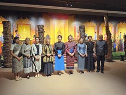 Wury Maruf Tengok Kerajinan Tradisional Laos Saat Spouse Program KTT ASEAN