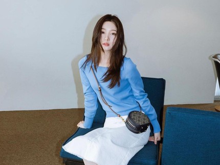 5 Inspirasi Mix and Match Rok ala Jung Chae Yeon, Gadis Ceria di Family by Choice