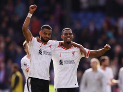Uniknya Jersey Ketiga Liverpool Berwarna Putih Ini