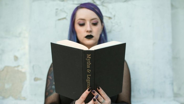 5 Mitos yang Masih Banyak Dipercaya di Masyarakat, Ada Berkaitan dengan Jodoh!