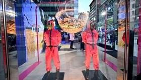 FOTO: Ikutan Jajal Squid Game di Manhattan
