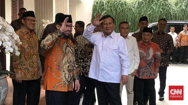 Jajaran petinggi DPP PKS menemui Ketua Umum Partai Gerindra sekaligus Presiden terpilih Prabowo Subianto di kediaman pribadinya di Jalan Kartanegara, Jakarta.