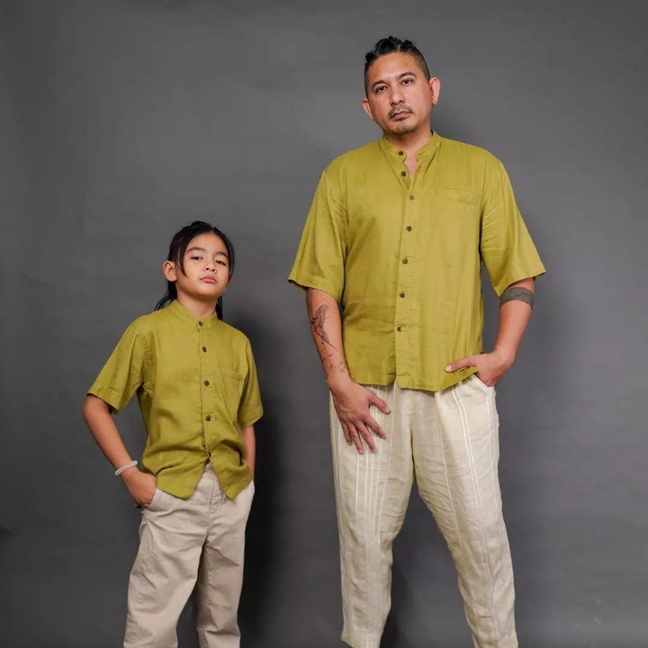 <p>Ryshaka putra Ryan Delon dan Sharena Delon, memiliki brand fesyen dengan nama Baby Gott Style. Tidak hanya kaos, Ryshaka juga menjual baju koko kembar untuk Ayah dan anak. (Foto: Instagram: @babygottstyle)</p>