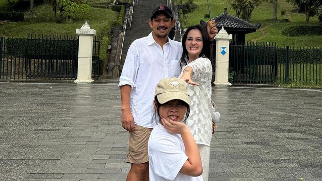 Gemasnya Putri Ibnu Jamil dan Ririn Ekawati Jualan Takjil, Dapat Cuan Segini