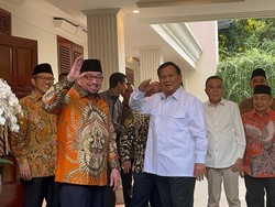 Video Prabowo Sambut Salim Segaf PKS: Kawan Lama Ketemu Lagi