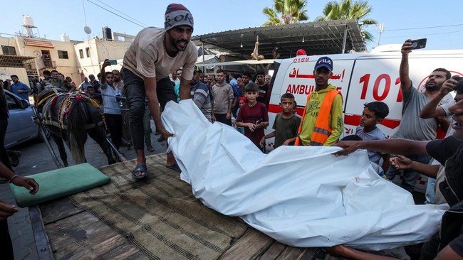 FOTO: Serangan Udara Israel di Kamp Pengungsi Gaza Tewaskan 28 Orang