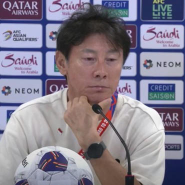 Detik-detik Shin Tae Yong Tolak Salaman dengan Media Officer Bahrain usai Preskon